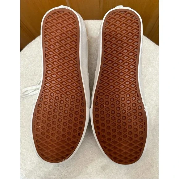 New In Box, VANS Women's White Size 10 Sneaker - Picture 11 of 14